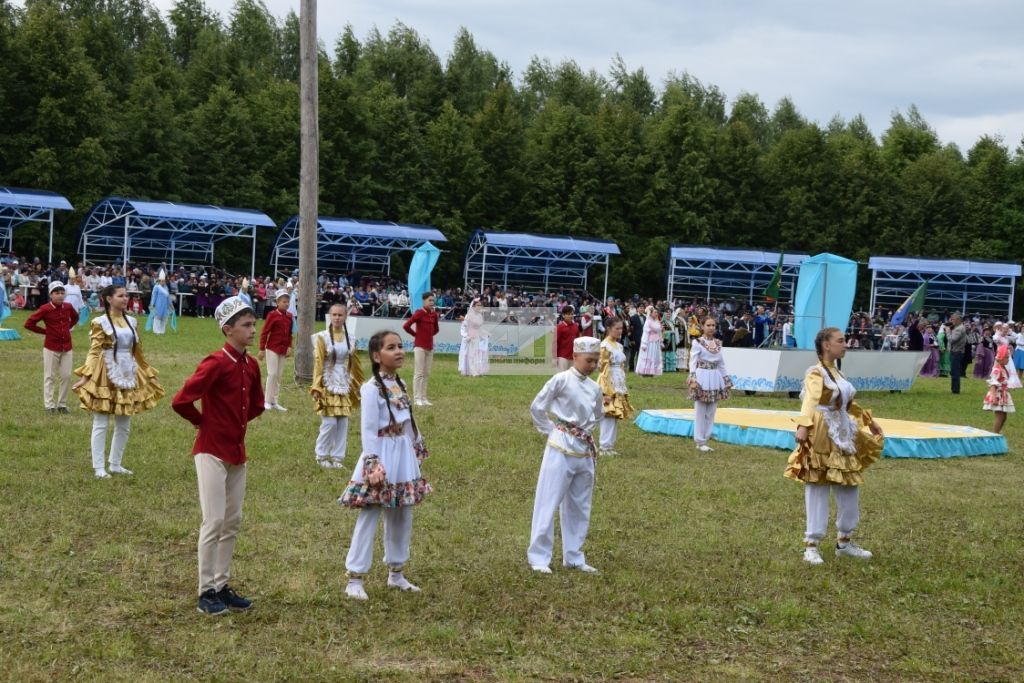 САБАНТУЙ МИЗГЕЛЛӘРЕ: Ак калада олы җыен  (БЕЗНЕҢ ФОТОРЕПОРТАЖ)