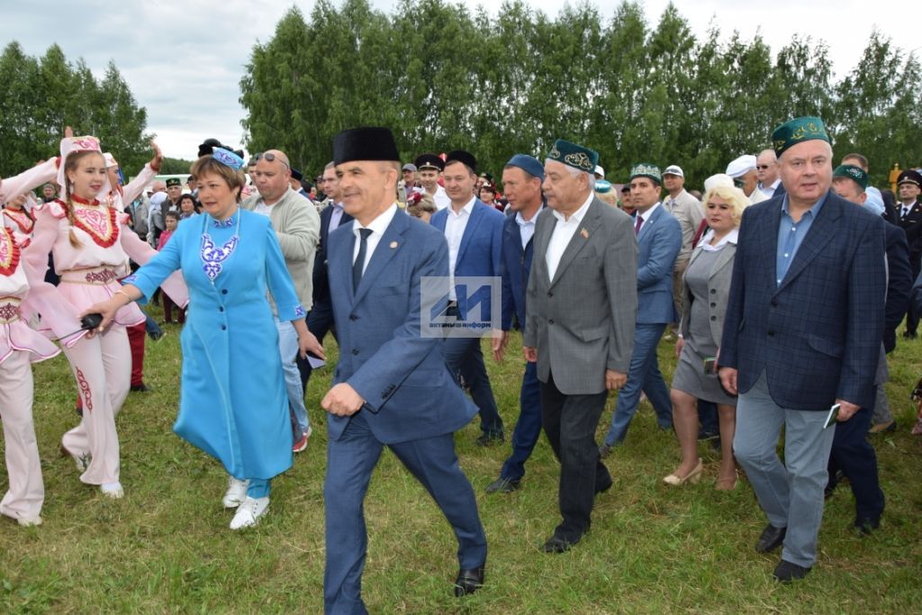 АКТАНЫШТА - ЫК БУЕ САБАНТУЕ: Бәйрәм кунаклары мәйданга су юлы аша килде (+ФОТОМИЗГЕЛЛӘР)