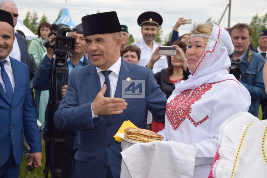 АКТАНЫШТА - ЫК БУЕ САБАНТУЕ: Бәйрәм кунаклары мәйданга су юлы аша килде (+ФОТОМИЗГЕЛЛӘР)