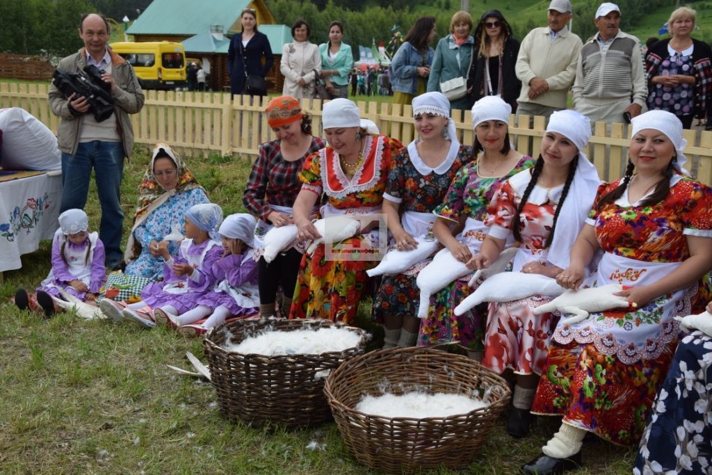 АКТАНЫШТА - ЫК БУЕ САБАНТУЕ: Бәйрәм кунаклары мәйданга су юлы аша килде (+ФОТОМИЗГЕЛЛӘР)