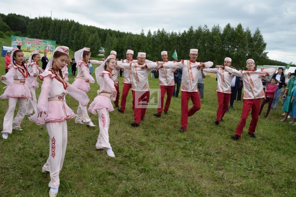 АКТАНЫШТА - ЫК БУЕ САБАНТУЕ: Бәйрәм кунаклары мәйданга су юлы аша килде (+ФОТОМИЗГЕЛЛӘР)