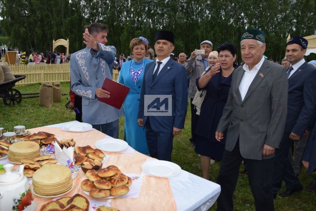 АКТАНЫШТА - ЫК БУЕ САБАНТУЕ: Бәйрәм кунаклары мәйданга су юлы аша килде (+ФОТОМИЗГЕЛЛӘР)