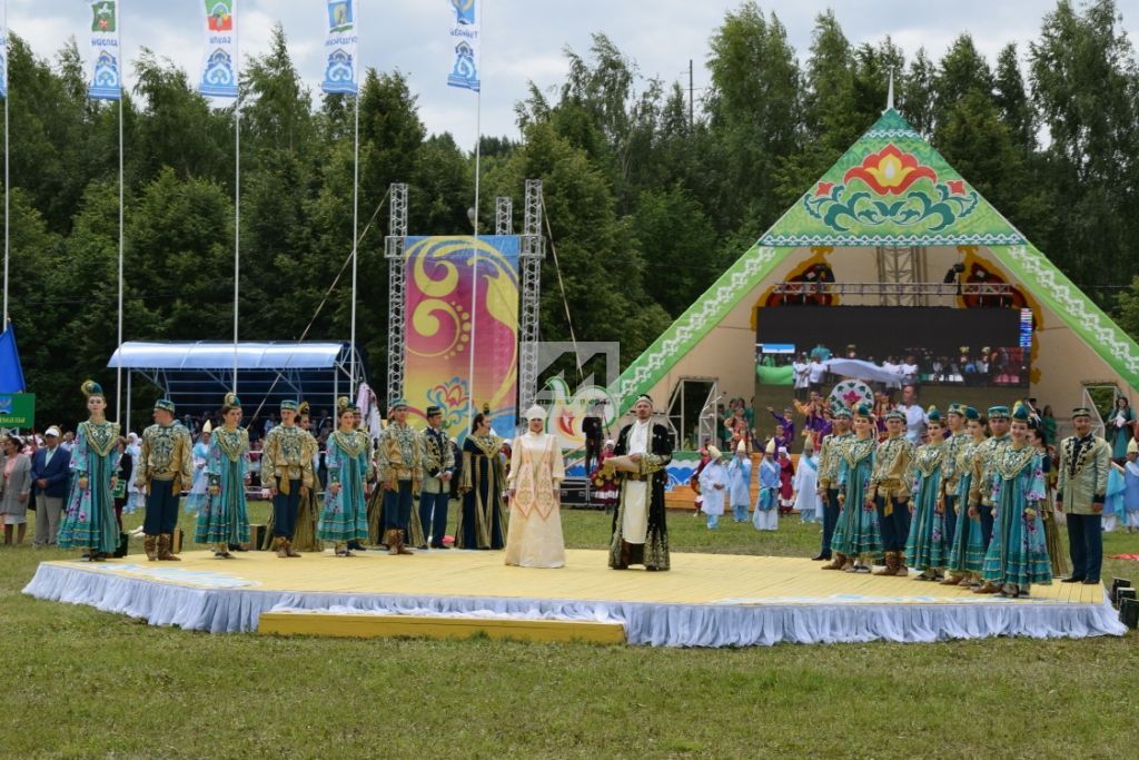 САБАНТУЙ МИЗГЕЛЛӘРЕ: Ак калада олы җыен  (БЕЗНЕҢ ФОТОРЕПОРТАЖ)