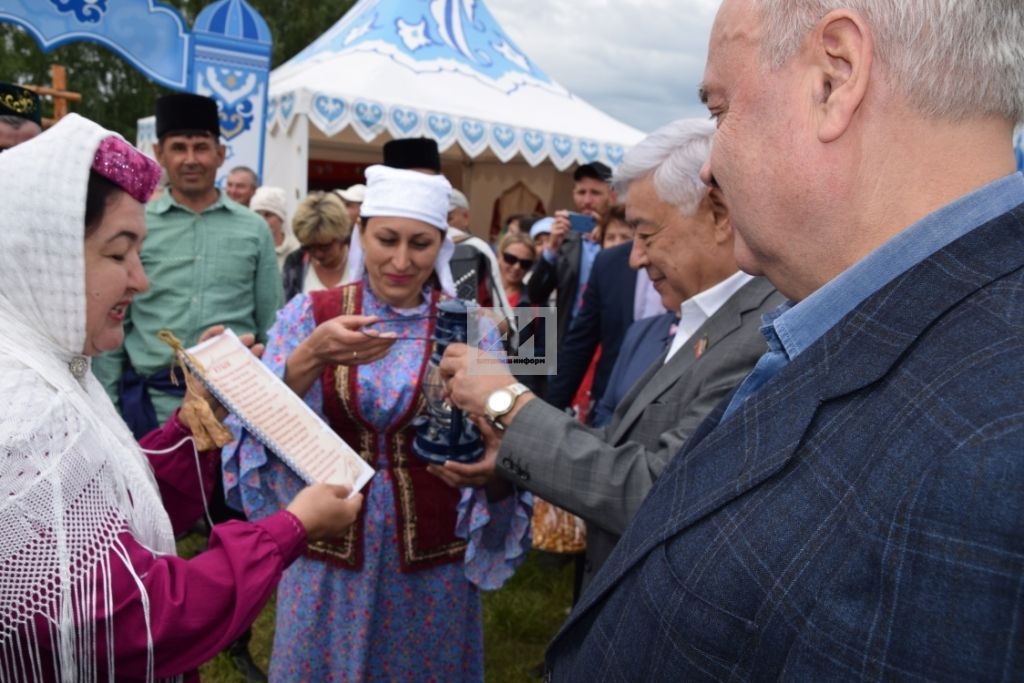 АКТАНЫШТА - ЫК БУЕ САБАНТУЕ: Бәйрәм кунаклары мәйданга су юлы аша килде (+ФОТОМИЗГЕЛЛӘР)