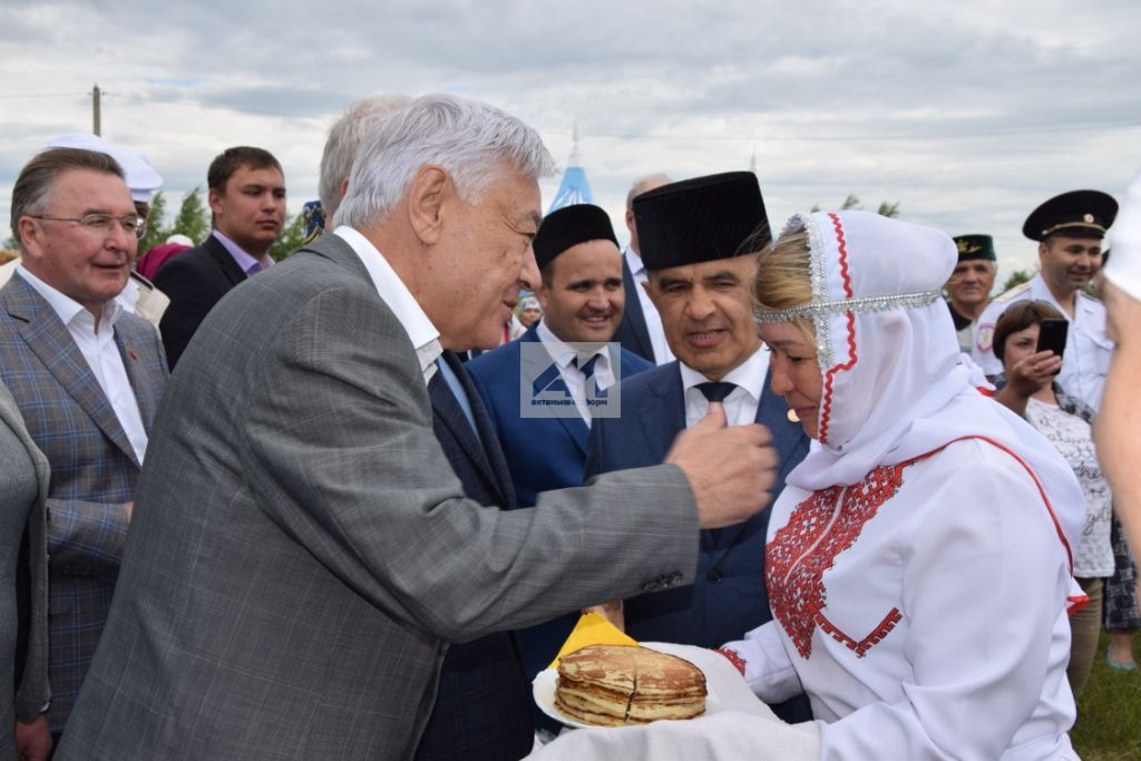 АКТАНЫШТА - ЫК БУЕ САБАНТУЕ: Бәйрәм кунаклары мәйданга су юлы аша килде (+ФОТОМИЗГЕЛЛӘР)