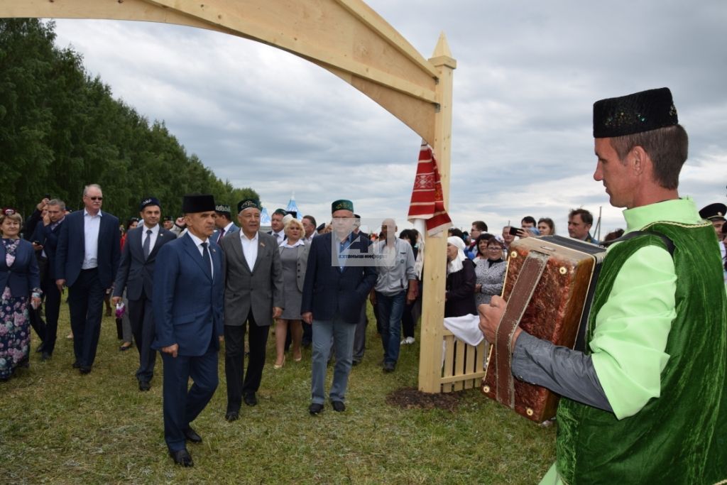 АКТАНЫШТА - ЫК БУЕ САБАНТУЕ: Бәйрәм кунаклары мәйданга су юлы аша килде (+ФОТОМИЗГЕЛЛӘР)