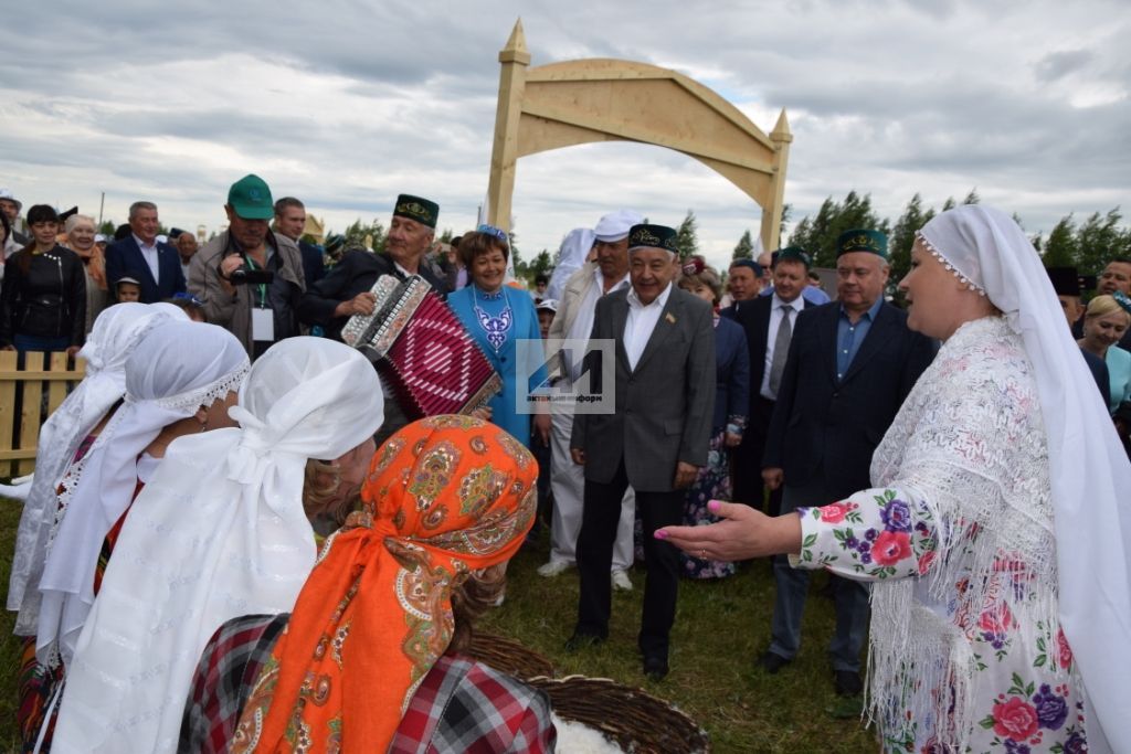 АКТАНЫШТА - ЫК БУЕ САБАНТУЕ: Бәйрәм кунаклары мәйданга су юлы аша килде (+ФОТОМИЗГЕЛЛӘР)