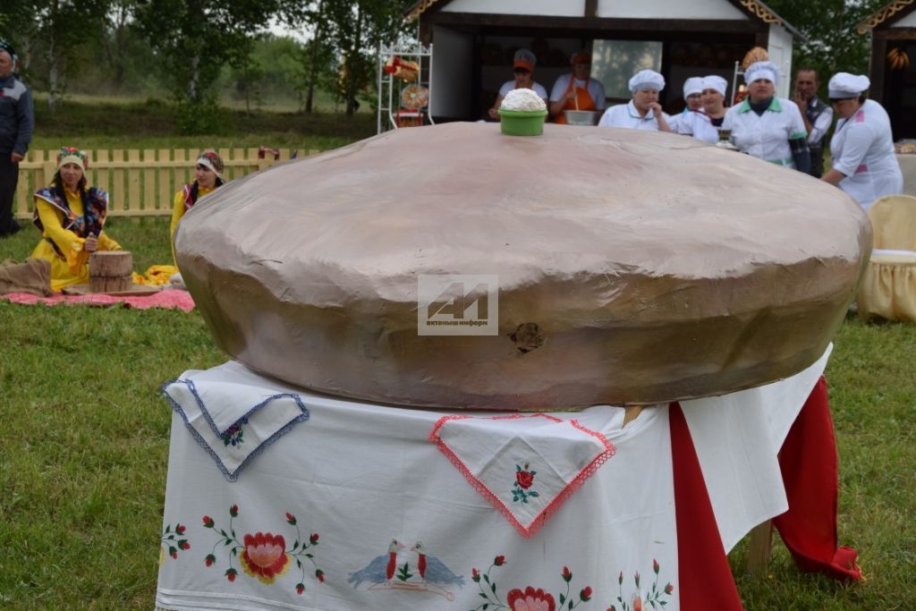 АКТАНЫШТА - ЫК БУЕ САБАНТУЕ: Бәйрәм кунаклары мәйданга су юлы аша килде (+ФОТОМИЗГЕЛЛӘР)