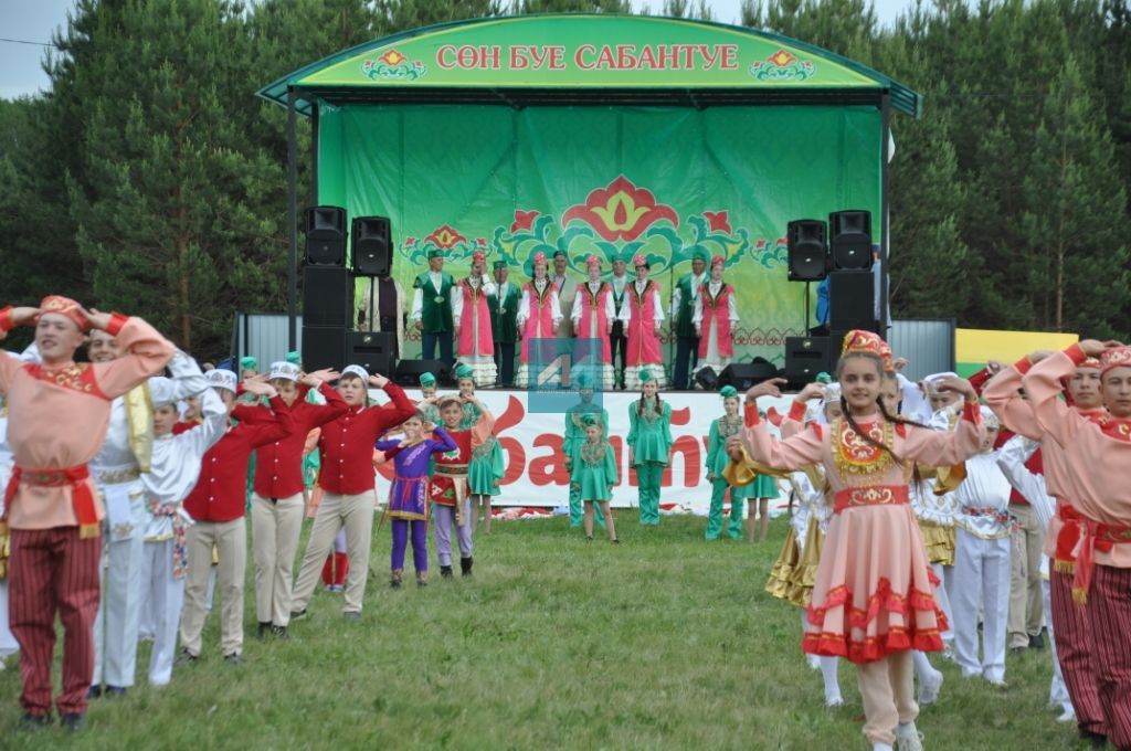 БЕЗ БАШЛАДЫК: Актаныш районы Сабантуйларына старт Сөн буеннан бирелде  (+ЧАРАДАН ФОТОЛАР)