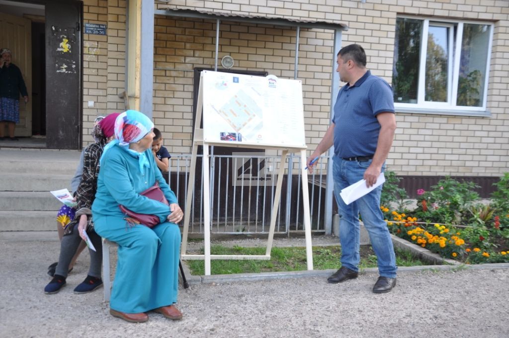 БЕЗНЕҢ ИШЕГАЛДЫ: “Бердәм Россия” партиясе Актаныштагы  ишегалларын төзекләндерергә алына (МӨҺИМ ОЧРАШУДАН ФОТОМИЗГЕЛЛӘРДӘ БАР)