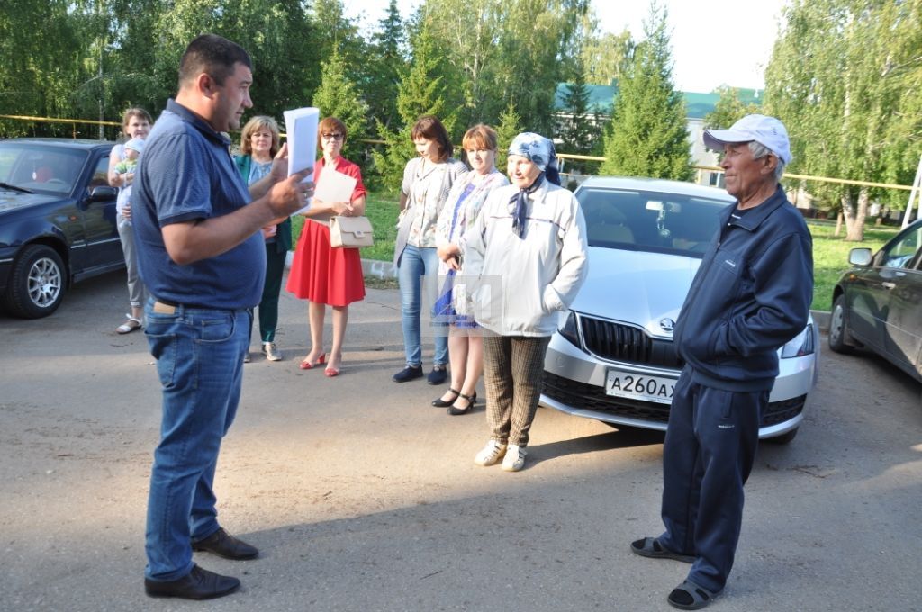 БЕЗНЕҢ ИШЕГАЛДЫ: “Бердәм Россия” партиясе Актаныштагы  ишегалларын төзекләндерергә алына (МӨҺИМ ОЧРАШУДАН ФОТОМИЗГЕЛЛӘРДӘ БАР)