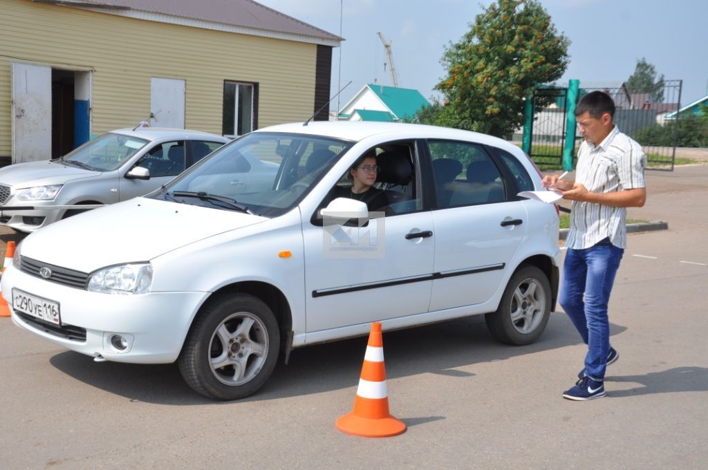 ЮЛ БИРЕГЕЗ, КЫЗЛАР КИЛӘ: Актаныш районында  “Автотуташ  – 2019 ” титулына ия машина йөртүче билгеләнде (+ЧАРАДАН ФОТОЛАР)