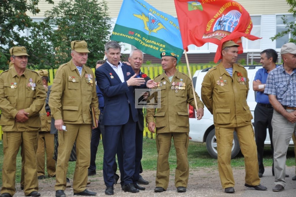 ХӘТЕР БУЛЫП КАЙТА ӘФГАНЧЫЛАР: Актаныш районында тагын биш әфганчы-интернационалистның исеме мәңгеләштерелде (+ЧАРАДАН ТУЛЫ ФОТОРЕПОРТАЖ)