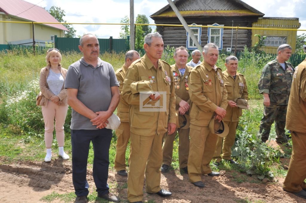 ХӘТЕР БУЛЫП КАЙТА ӘФГАНЧЫЛАР: Актаныш районында тагын биш әфганчы-интернационалистның исеме мәңгеләштерелде (+ЧАРАДАН ТУЛЫ ФОТОРЕПОРТАЖ)