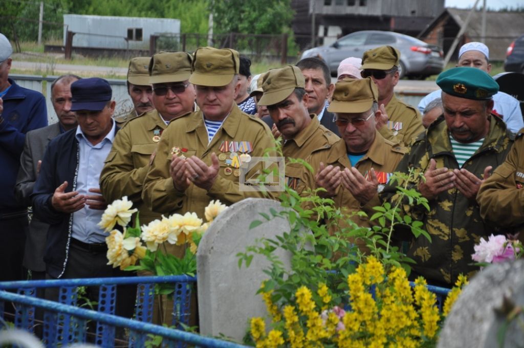 ХӘТЕР БУЛЫП КАЙТА ӘФГАНЧЫЛАР: Актаныш районында тагын биш әфганчы-интернационалистның исеме мәңгеләштерелде (+ЧАРАДАН ТУЛЫ ФОТОРЕПОРТАЖ)