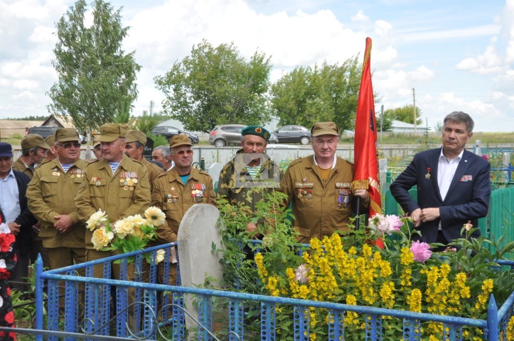 ХӘТЕР БУЛЫП КАЙТА ӘФГАНЧЫЛАР: Актаныш районында тагын биш әфганчы-интернационалистның исеме мәңгеләштерелде (+ЧАРАДАН ТУЛЫ ФОТОРЕПОРТАЖ)