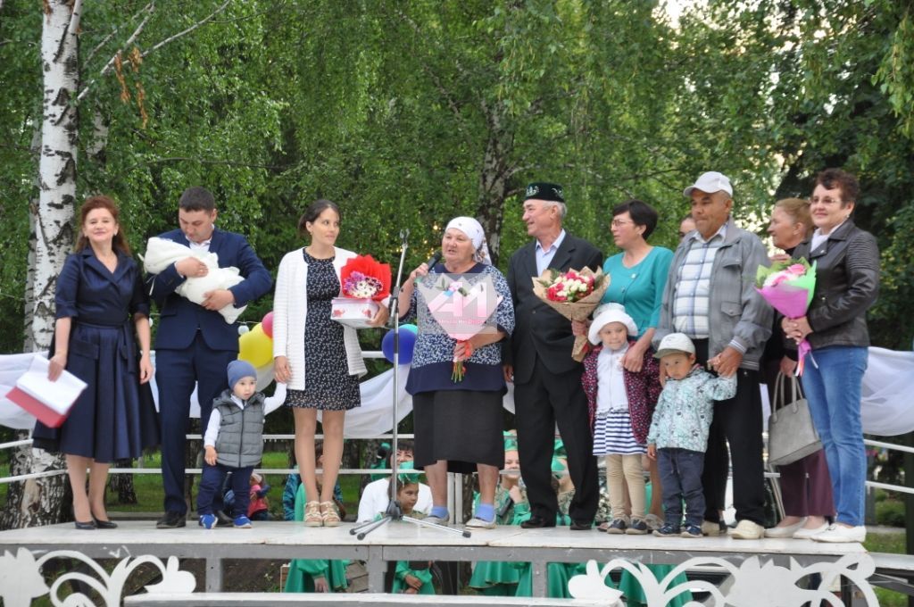 БӘЙРӘМ МИЗГЕЛЛӘРЕ: Актанышлылар  Гаилә, мәхәббәт һәм тугрылык көнен билгеләп үтте (+ФОТОЛАР)