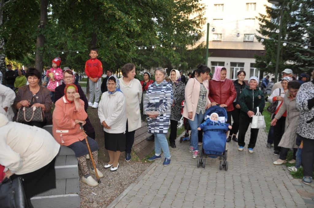 БӘЙРӘМ МИЗГЕЛЛӘРЕ: Актанышлылар  Гаилә, мәхәббәт һәм тугрылык көнен билгеләп үтте (+ФОТОЛАР)