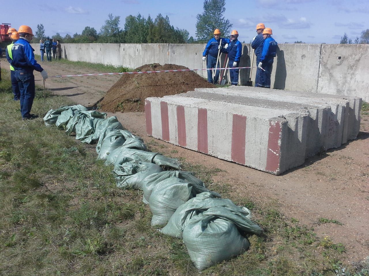 ӘЛЛӘ ЧЫН, ӘЛЛӘ ЯЛГАН: Актаныш районында дамба  өлешчә ишелгән һәм якын-тирә территорияне су басу  куркынычы яный (+УРЫННАН ФОТОЛАР)