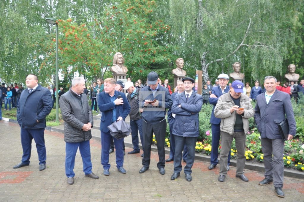 ТАРИХИ МИЗГЕЛ: Актаныш районы WorldSkills флагын  ”Кызыл олау” белән бер көнне каршы алды  (+ФОТОЛАР)