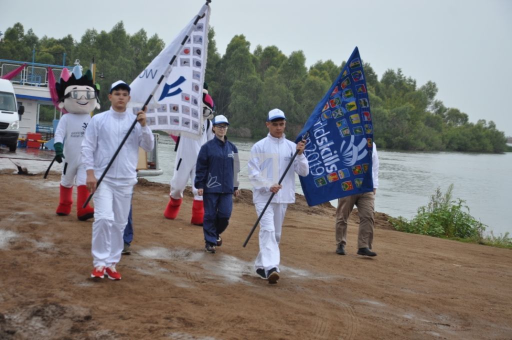 ТАРИХИ МИЗГЕЛ: Актаныш районы WorldSkills флагын  ”Кызыл олау” белән бер көнне каршы алды  (+ФОТОЛАР)