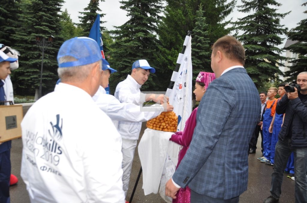 ТАРИХИ МИЗГЕЛ: Актаныш районы WorldSkills флагын  ”Кызыл олау” белән бер көнне каршы алды  (+ФОТОЛАР)