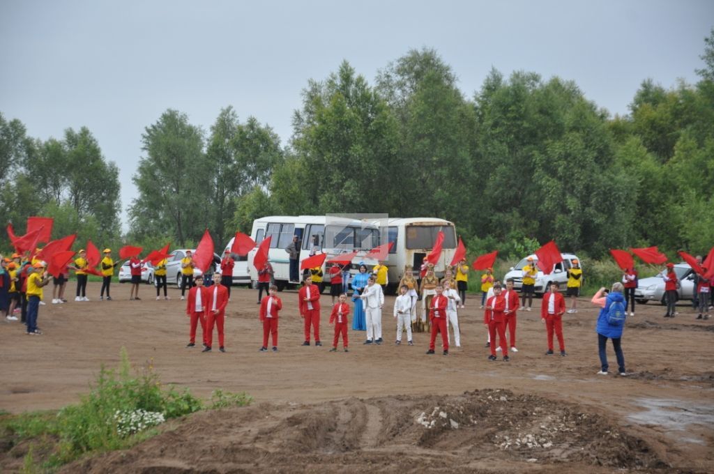 ТАРИХИ МИЗГЕЛ: Актаныш районы WorldSkills флагын  ”Кызыл олау” белән бер көнне каршы алды  (+ФОТОЛАР)