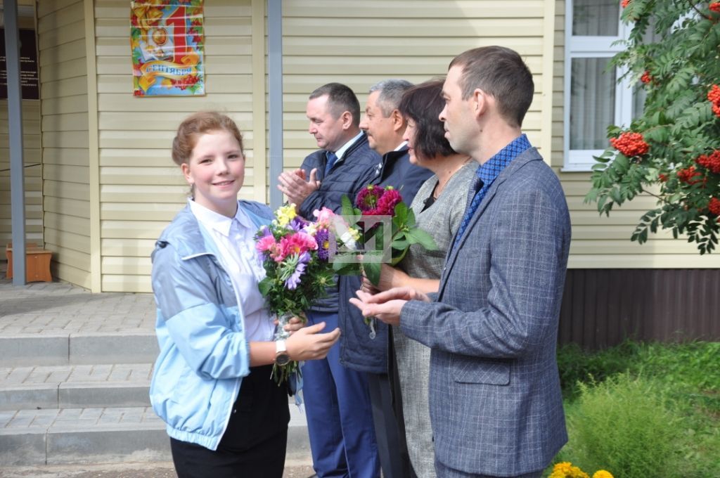 БӘЙРӘМ МИЗГЕЛЛӘРЕ: Такталачык интернат - мәктәбе дә яңа уку елына  үз укучыларын кабул итте (+ ЧАРАДАН ФОТОЛАР)