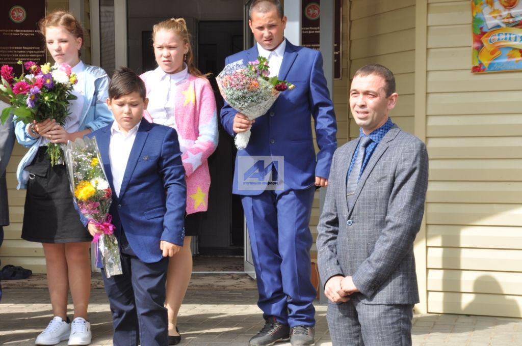 БӘЙРӘМ МИЗГЕЛЛӘРЕ: Такталачык интернат - мәктәбе дә яңа уку елына  үз укучыларын кабул итте (+ ЧАРАДАН ФОТОЛАР)