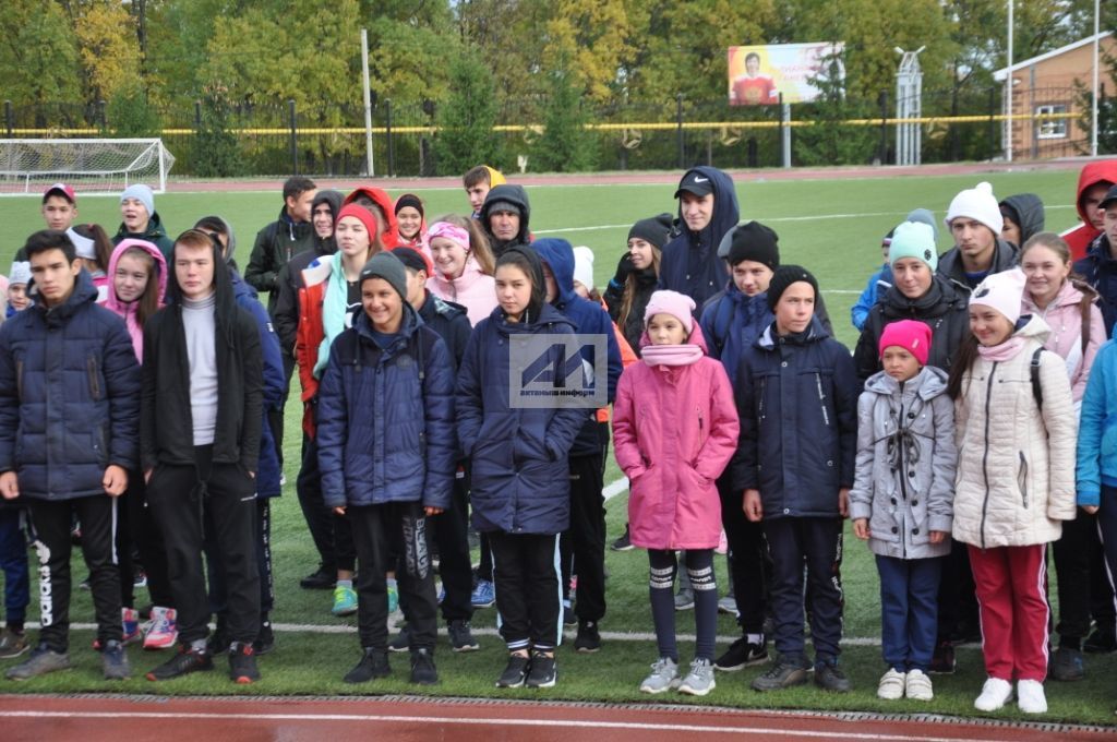 АКТАНЫШТА – “АЛТЫН КӨЗ” КРОССЫ: Актаныш укучылары унынчы тапкыр Фирдәвис Шәемов сызган стартка басты (+БЕЗНЕҢ ФОТОРЕПОРТАЖ)