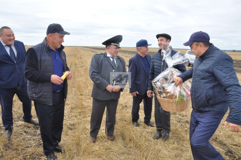 ЭШЛЕКЛЕ СӘФӘР КЫСАЛАРЫНДА: Марат Әхмәтов: "Актанышлыларның хезмәте Татарстан өчен бик мөһим!" (+ФОТОЛАР)