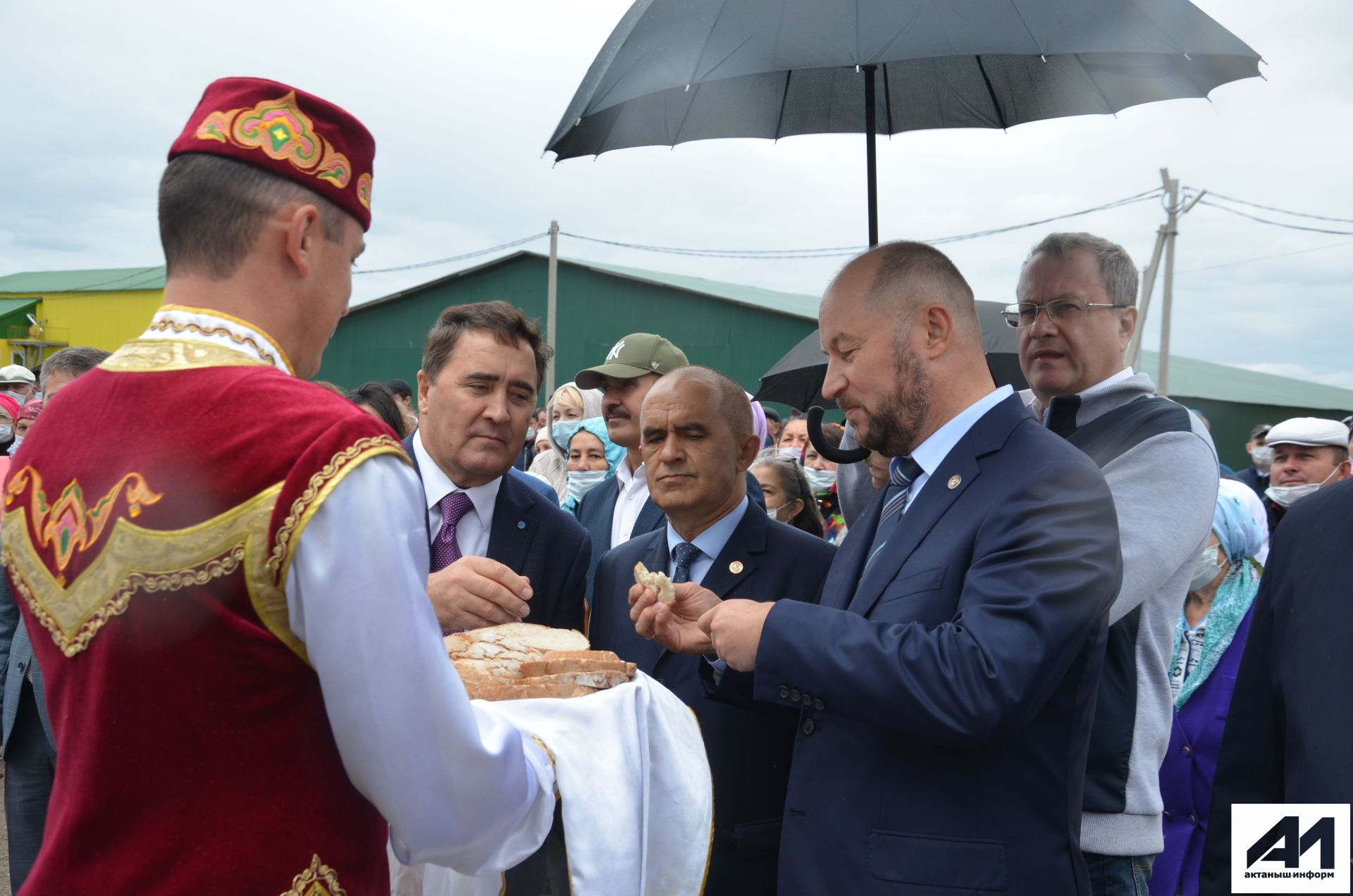 “Әнәк” агрофирмасының  Иске Айман бүлекчәсендә 15 мең тонна сыйдырышлы элеватор кулланышка тапшырылды.