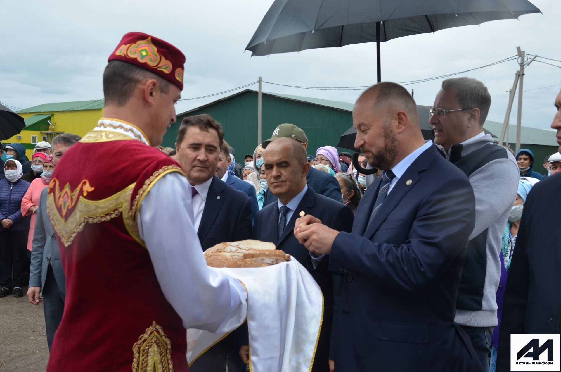 “Әнәк” агрофирмасының  Иске Айман бүлекчәсендә 15 мең тонна сыйдырышлы элеватор кулланышка тапшырылды.