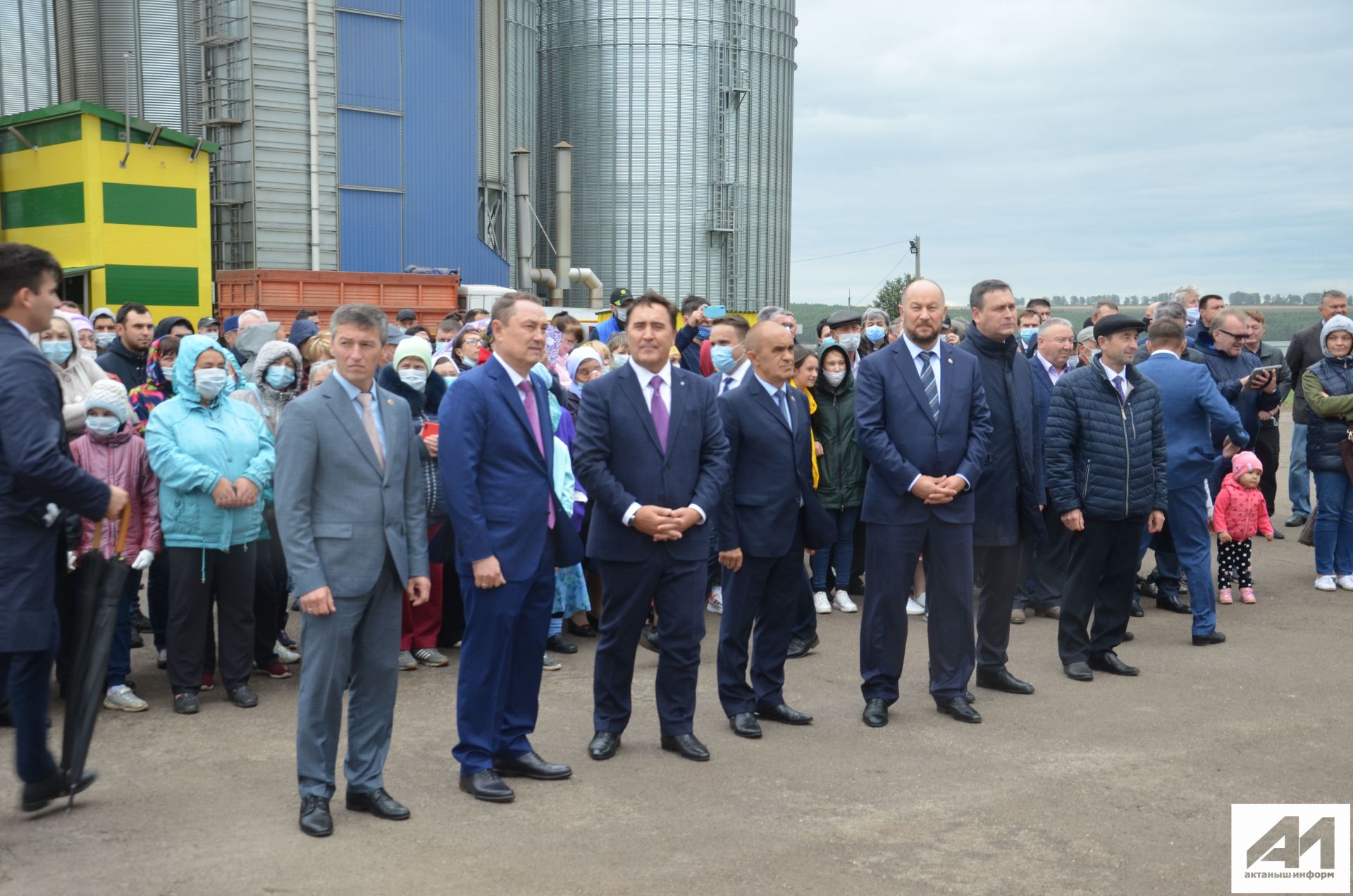 “Әнәк” агрофирмасының  Иске Айман бүлекчәсендә 15 мең тонна сыйдырышлы элеватор кулланышка тапшырылды.