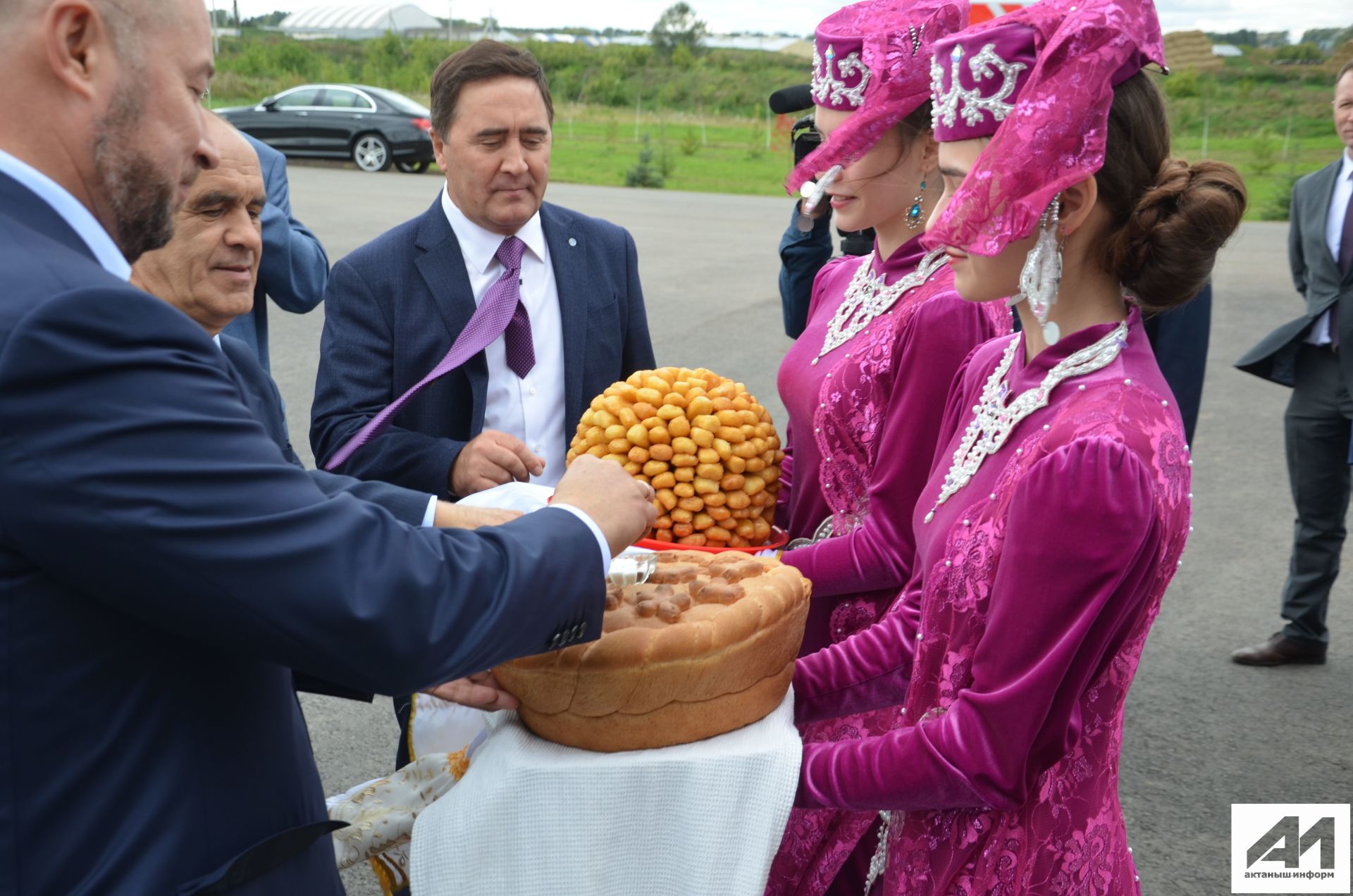 Әнәк авылында "Челтәр компания»се ААҖ район электр челтәрләренең яңа базасы ачылды.