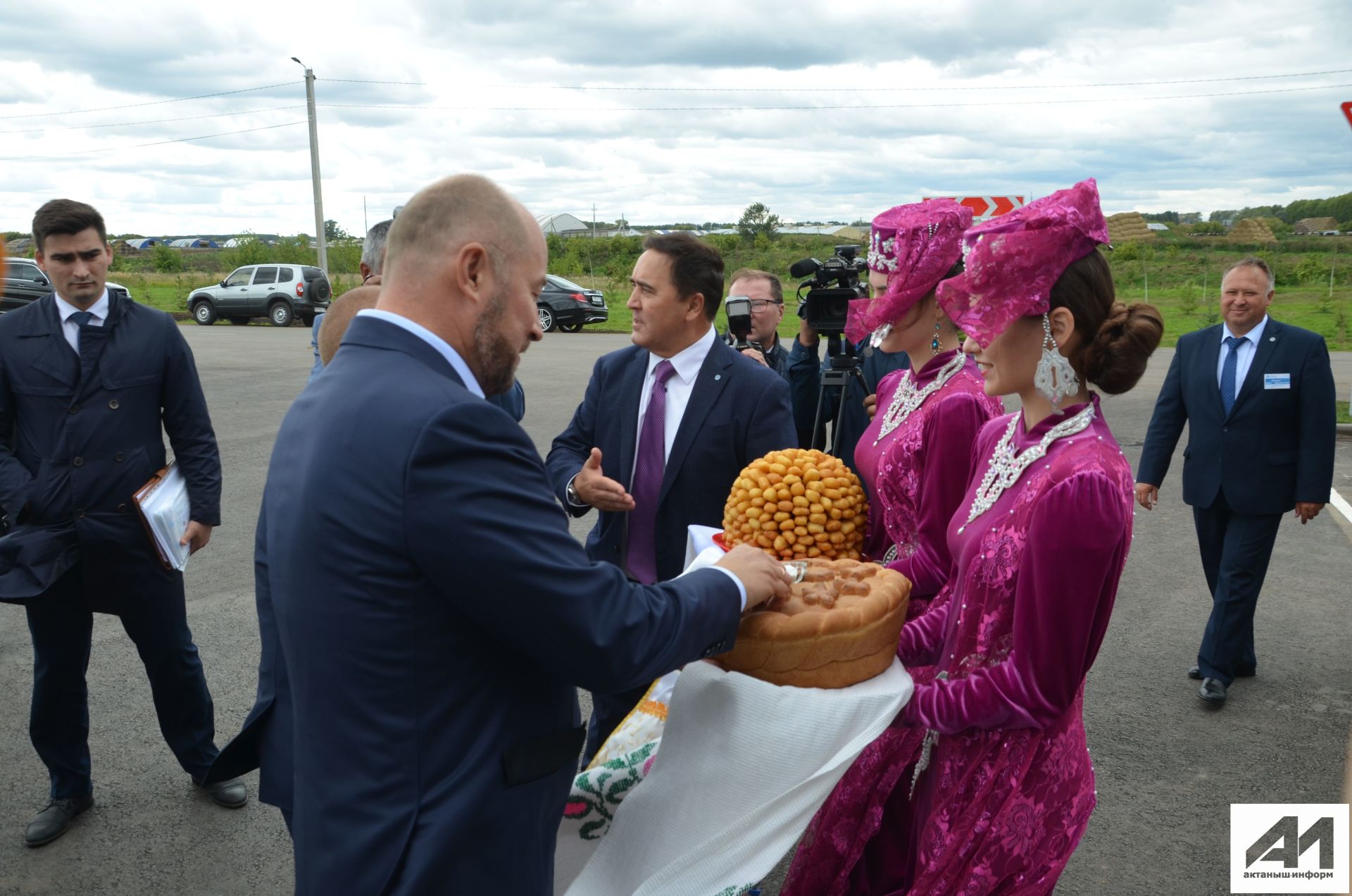 Әнәк авылында "Челтәр компания»се ААҖ район электр челтәрләренең яңа базасы ачылды.