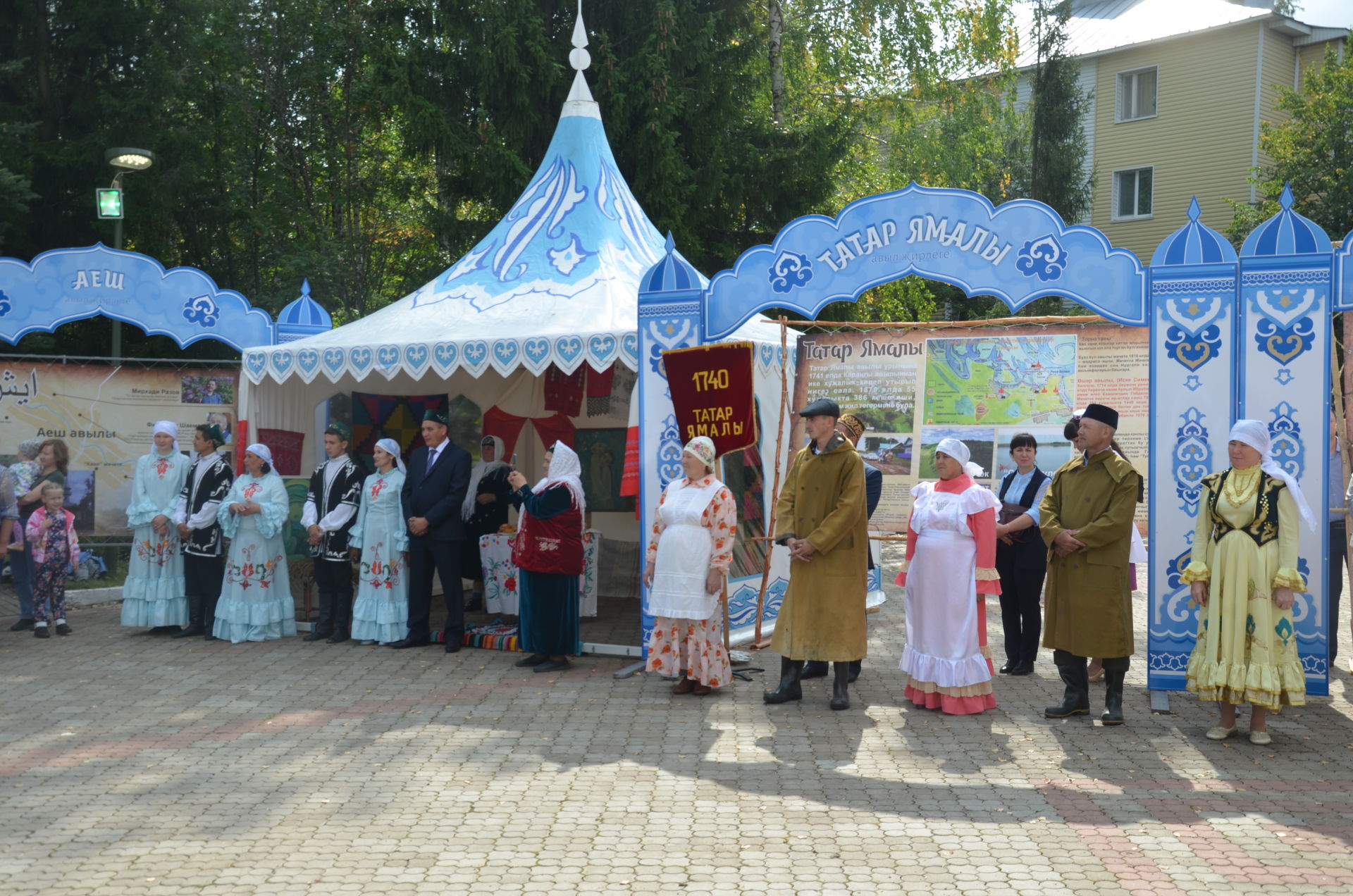 Бүген  Әлфия Авзаловага һәйкәл ачылды