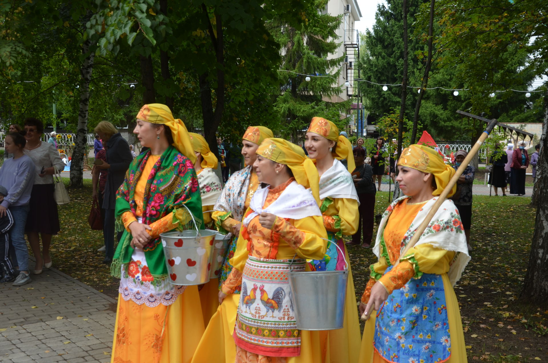 Бүген  Әлфия Авзаловага һәйкәл ачылды