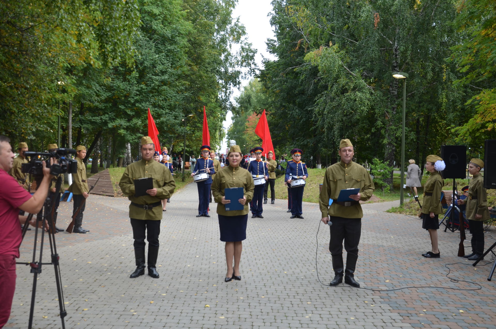 Бүген  Әлфия Авзаловага һәйкәл ачылды