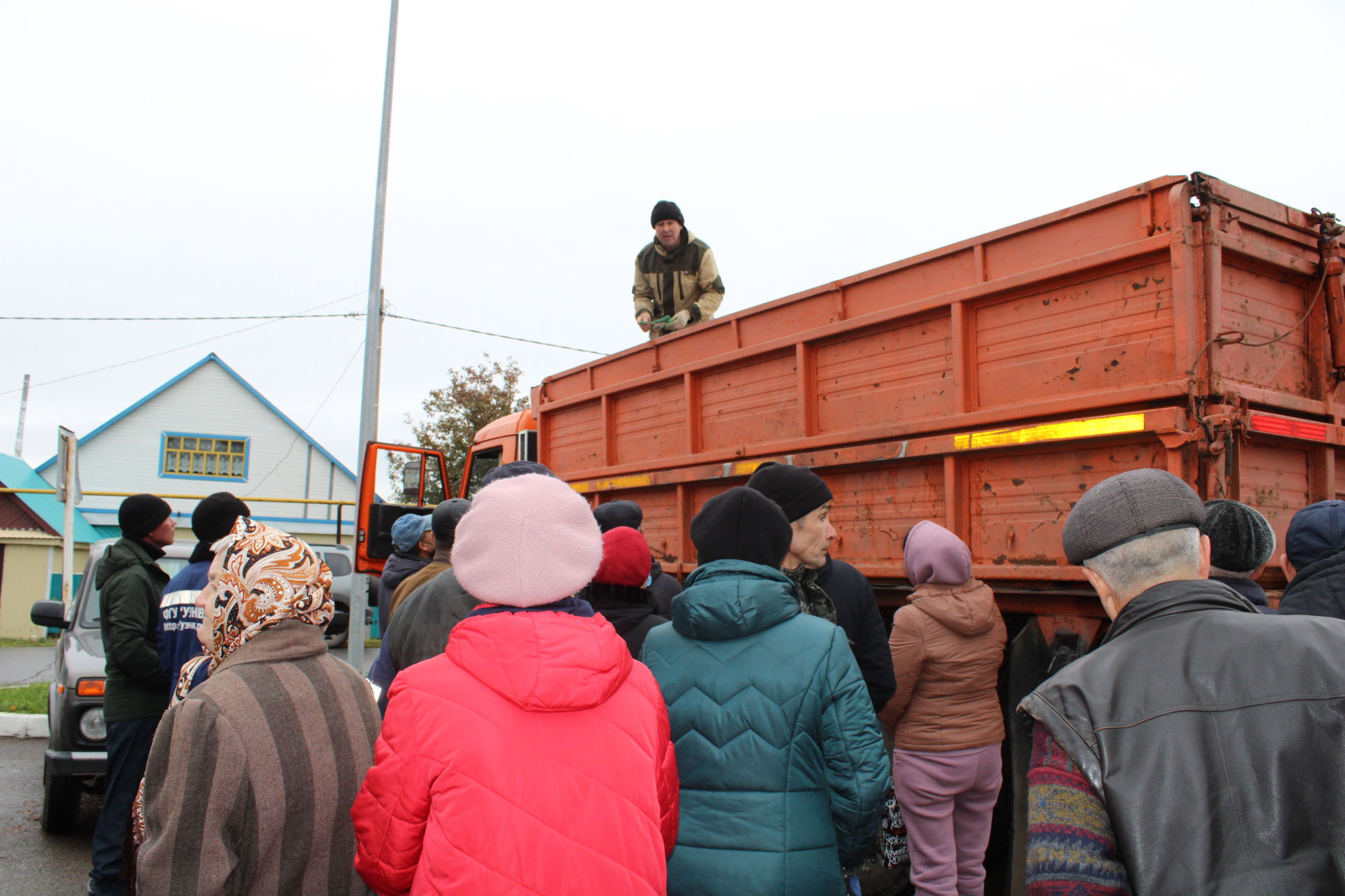 БЕРЕНЧЕ ЯРМИНКӘ: Бүген Актанышта Өлкәннәр көне уңаеннан беренче көзге ярминкә уза