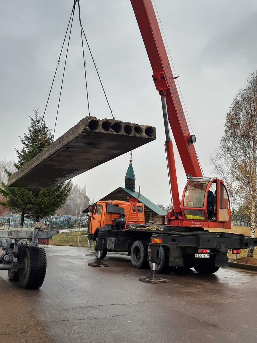 Бүген изге җомга көнендә Актаныш авылының ике зиратында зур өмә