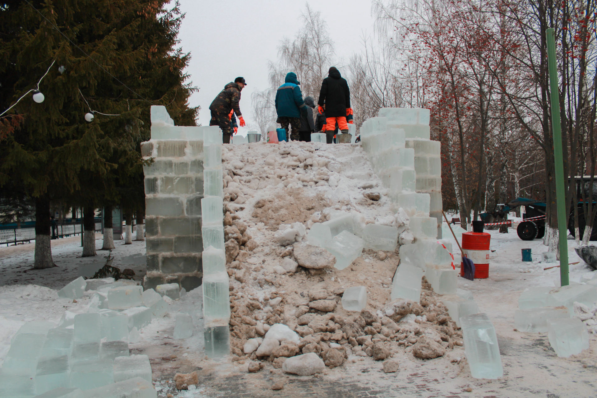 Ленин паркындагы тау куркынычсызлык таләпләренә җавап бирәме?