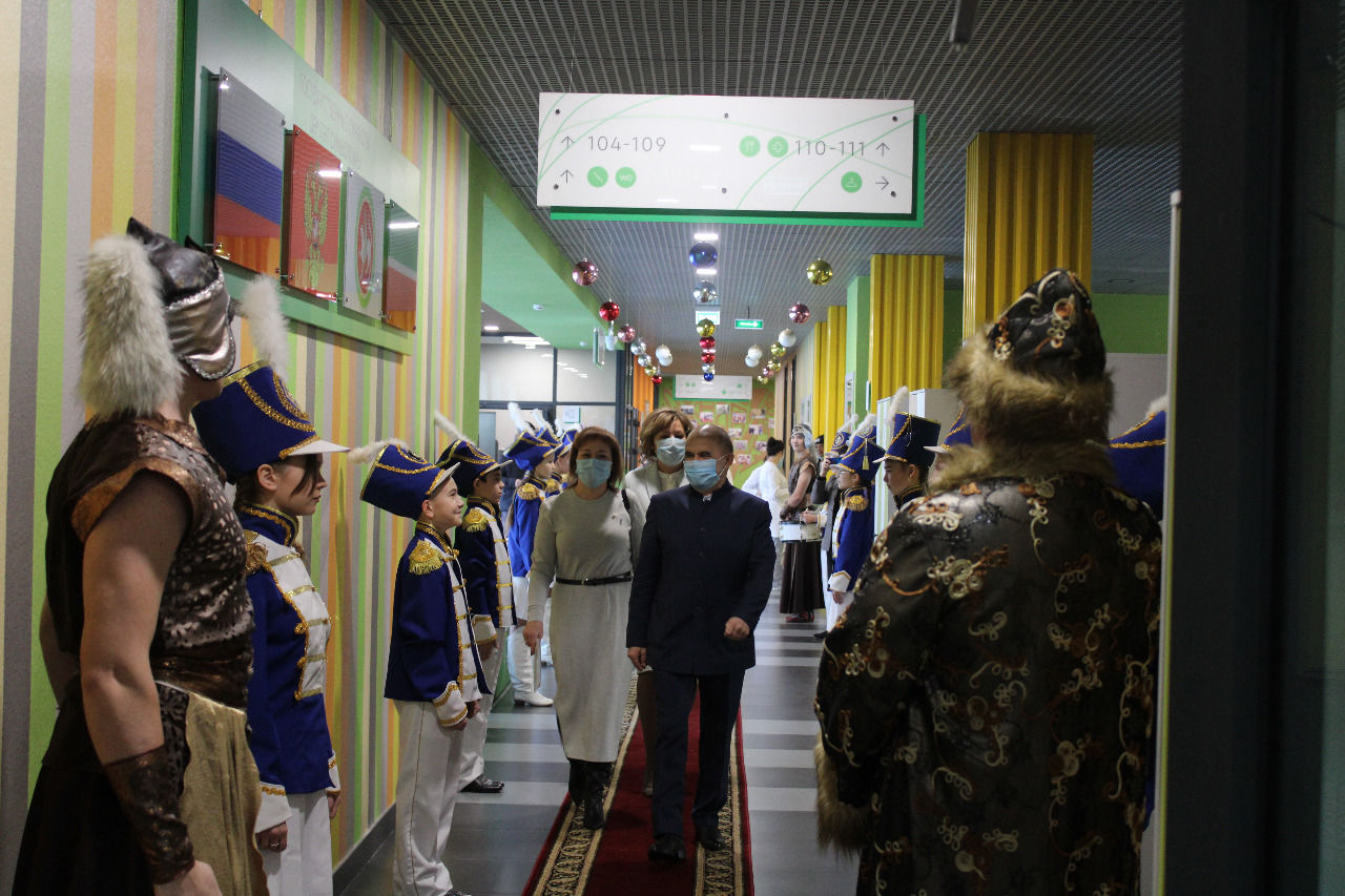 Бүген район башлыгының Чыршы бәйрәмендә район мәктәпләренең 100 иң яхшы укучысы хөрмәтләнде