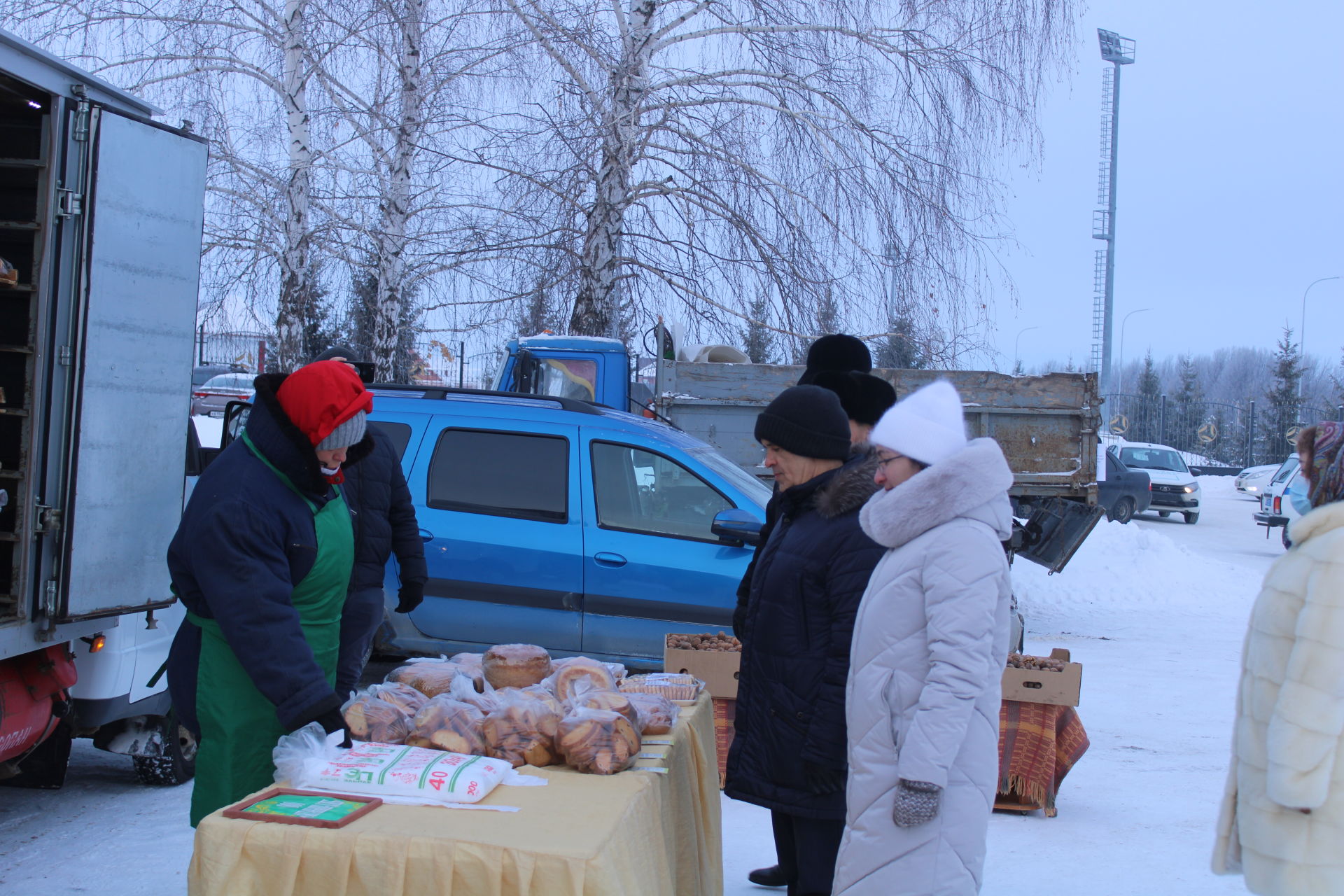 Бүген Яңа ел бәйрәме алдыннан традициягә әверелгән авыл хуҗалыгы ярминкәсе уза (фоторепортаж)