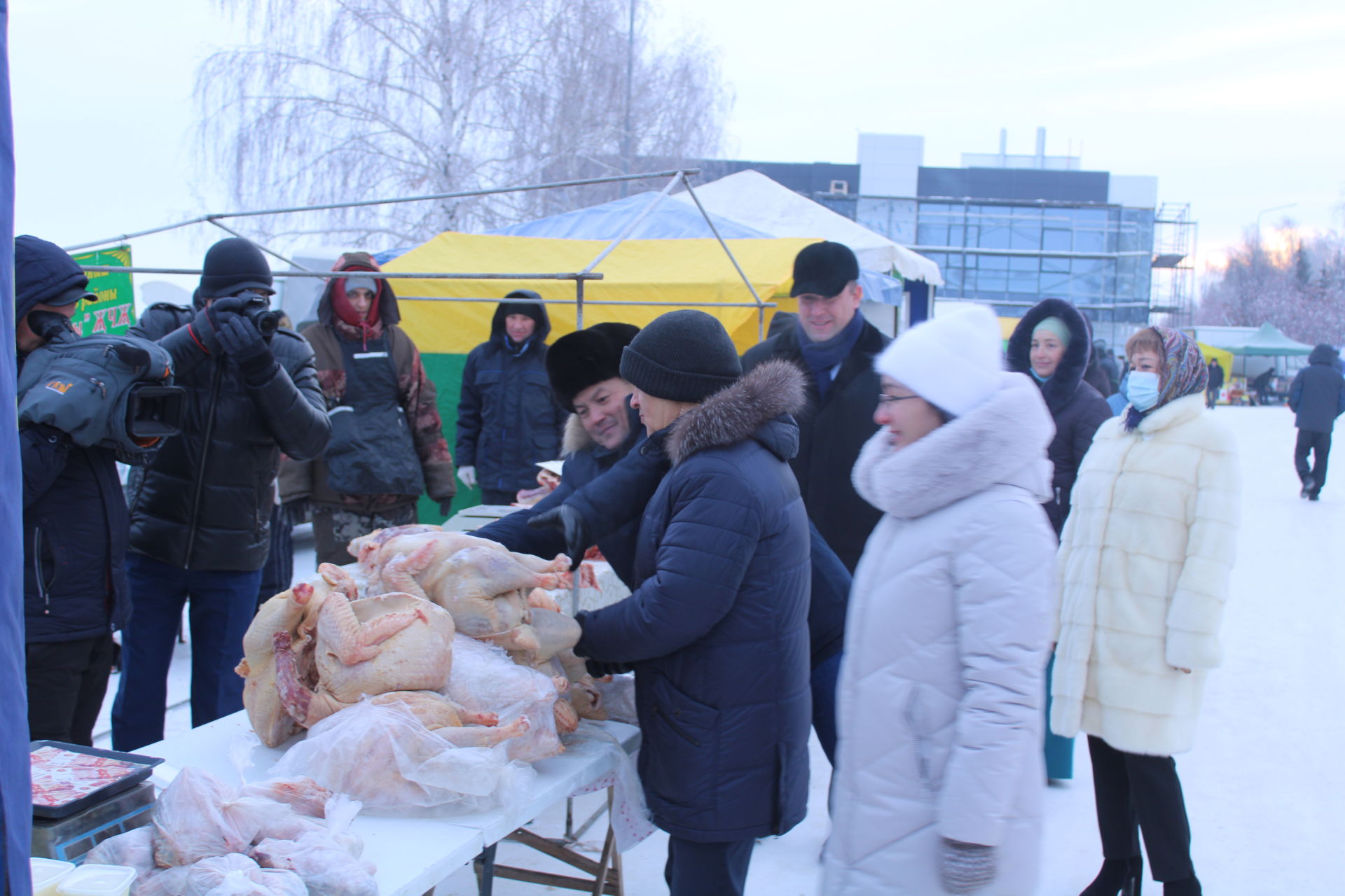 Бүген Яңа ел бәйрәме алдыннан традициягә әверелгән авыл хуҗалыгы ярминкәсе уза (фоторепортаж)