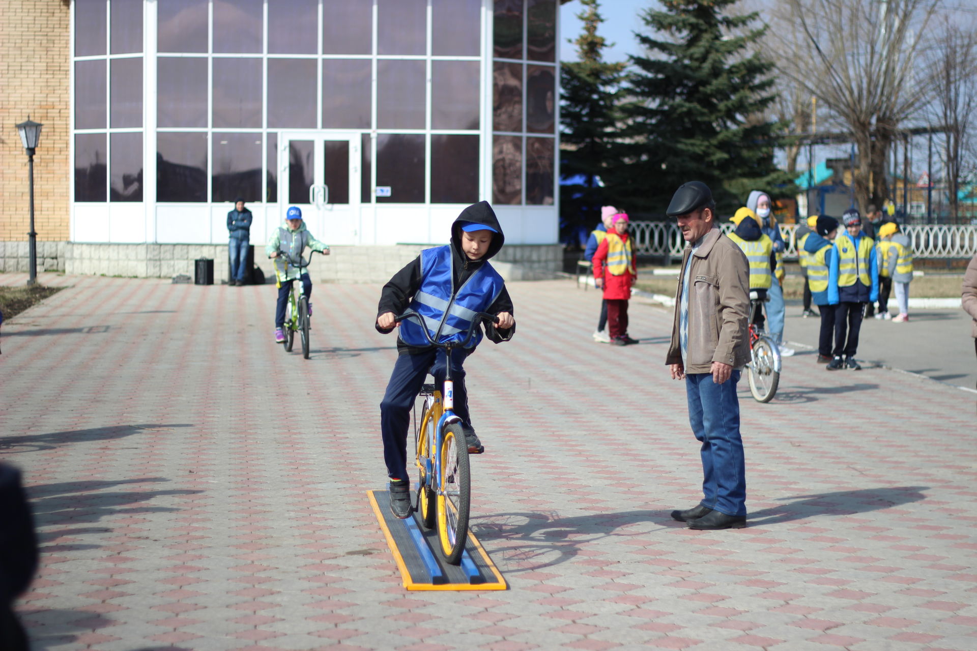 «Куркынычсыз тәгәрмәч» хәрәкәте яшь инспекторларының Бөтенроссия конкурсының муиципаль этабы узды