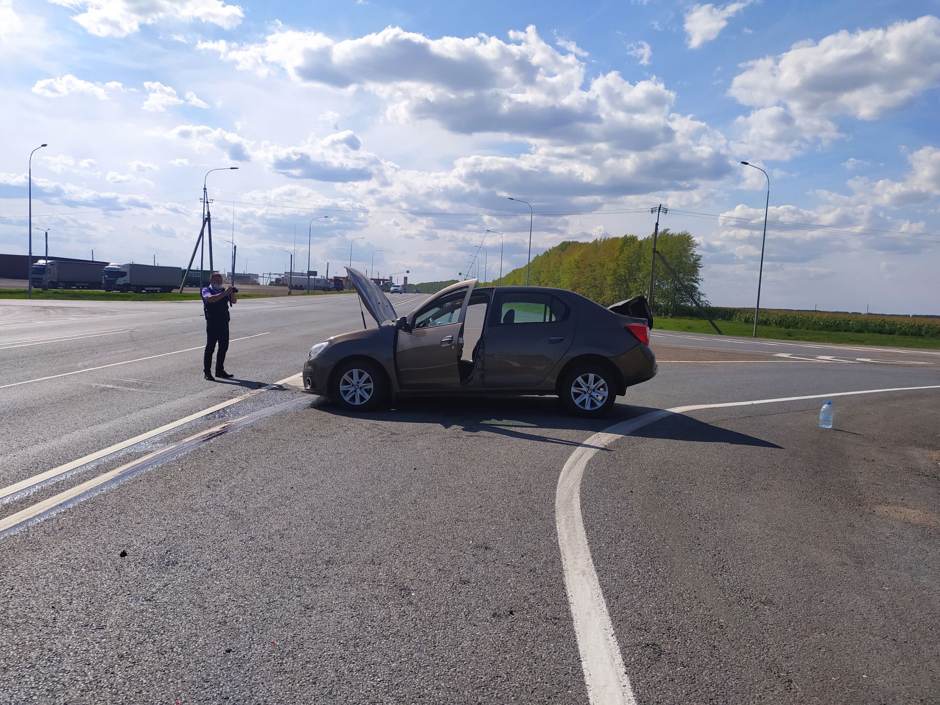 М7 трассасының Иске Байсар авылы янында юл-транспорт фаҗигасе: Рено-логан машинасы төп юлга чыкканда фурага бәрелә