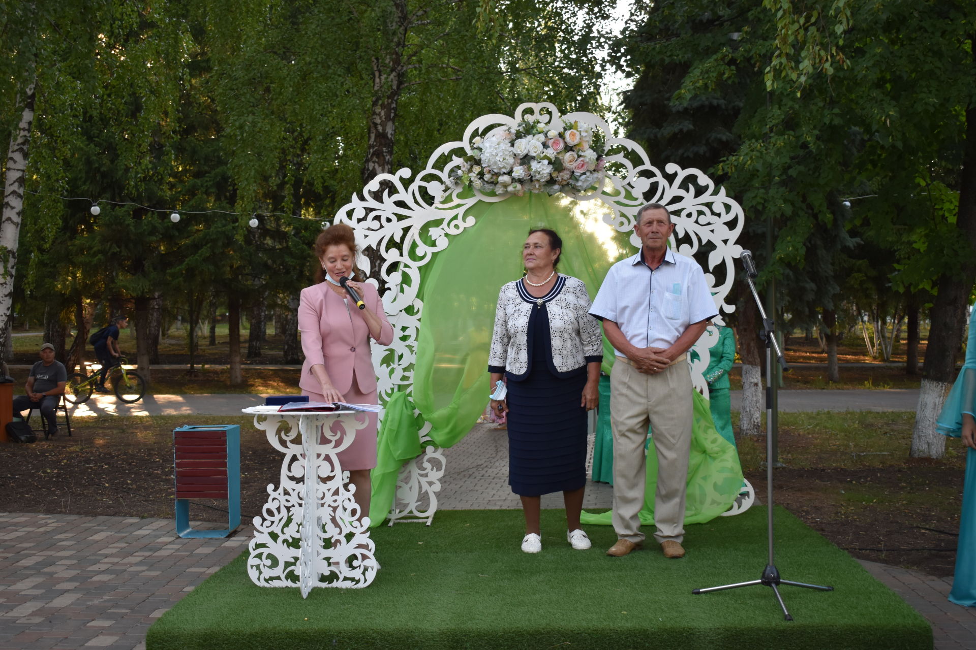 ПАР БАЛДАКЛАР АЛАР- ВӘГЪДӘЛӘШКӘН ПАРЛАР: Бүген Актанышта үрнәк парларны хөрмәтләделәр (фотолар)