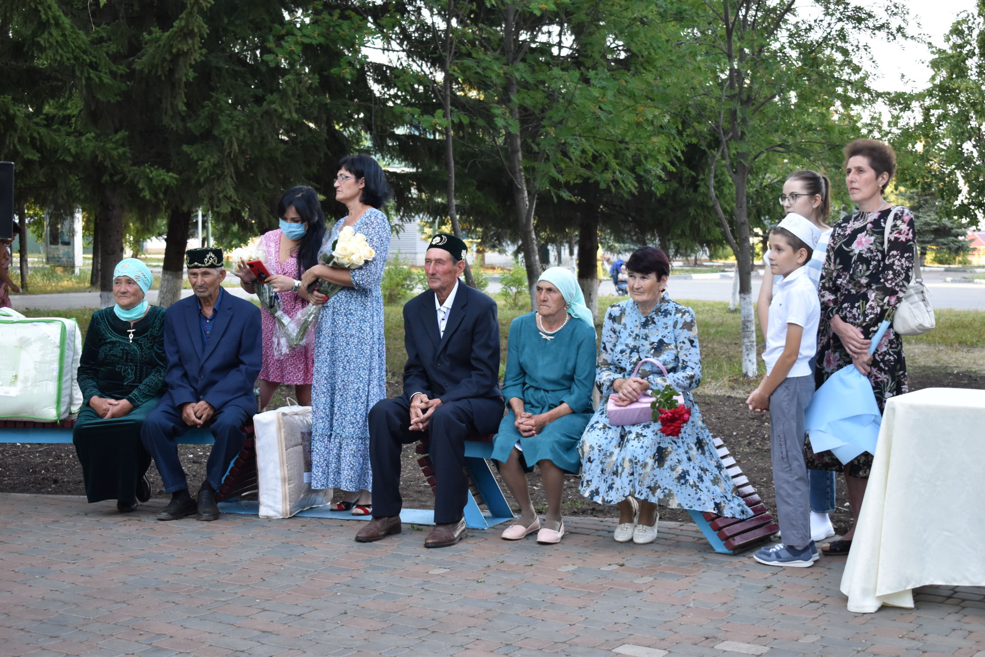 ПАР БАЛДАКЛАР АЛАР- ВӘГЪДӘЛӘШКӘН ПАРЛАР: Бүген Актанышта үрнәк парларны хөрмәтләделәр (фотолар)