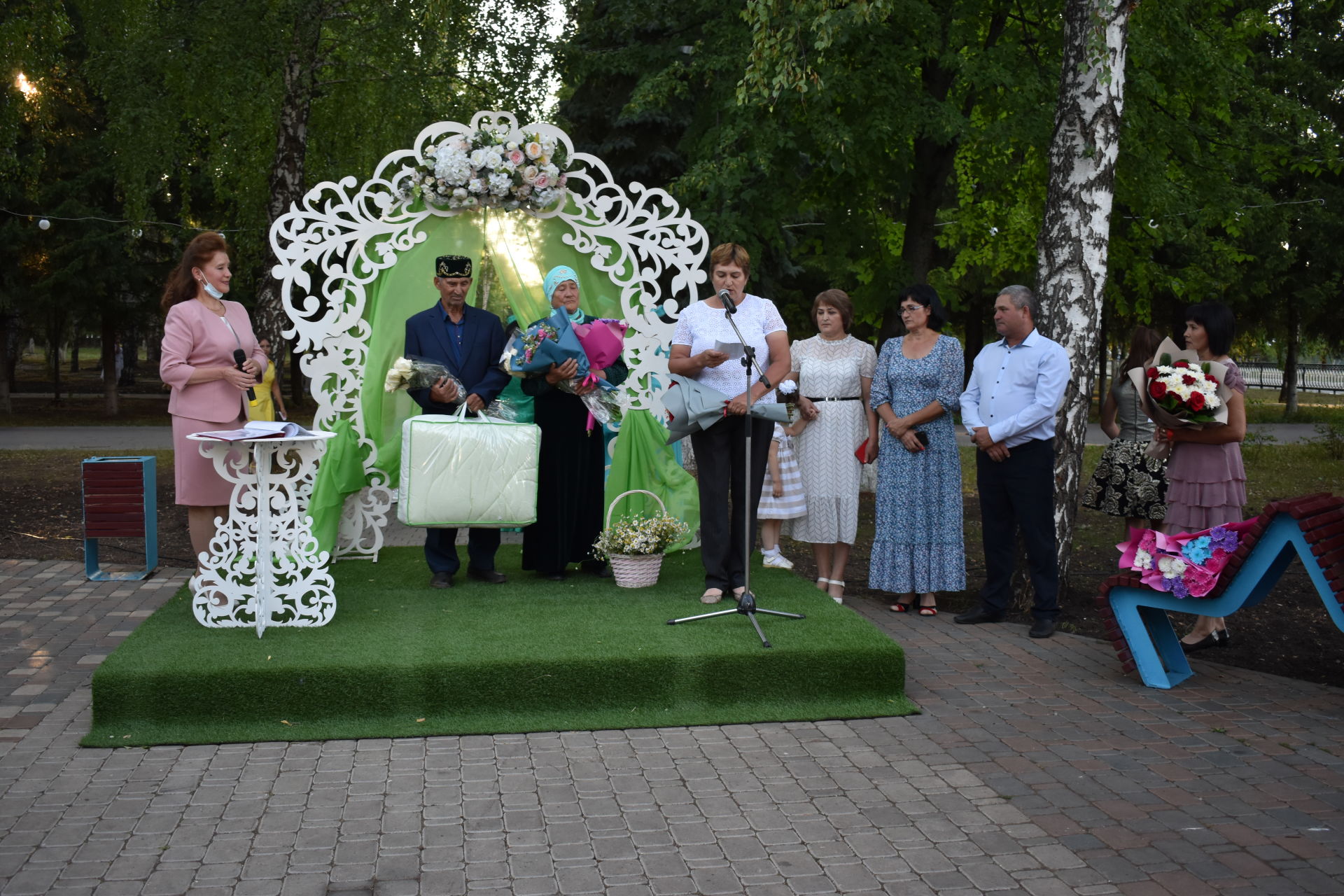 ПАР БАЛДАКЛАР АЛАР- ВӘГЪДӘЛӘШКӘН ПАРЛАР: Бүген Актанышта үрнәк парларны хөрмәтләделәр (фотолар)